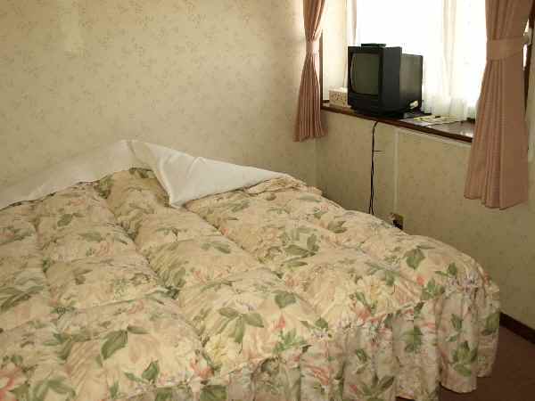 ダブルベッドのお部屋です。