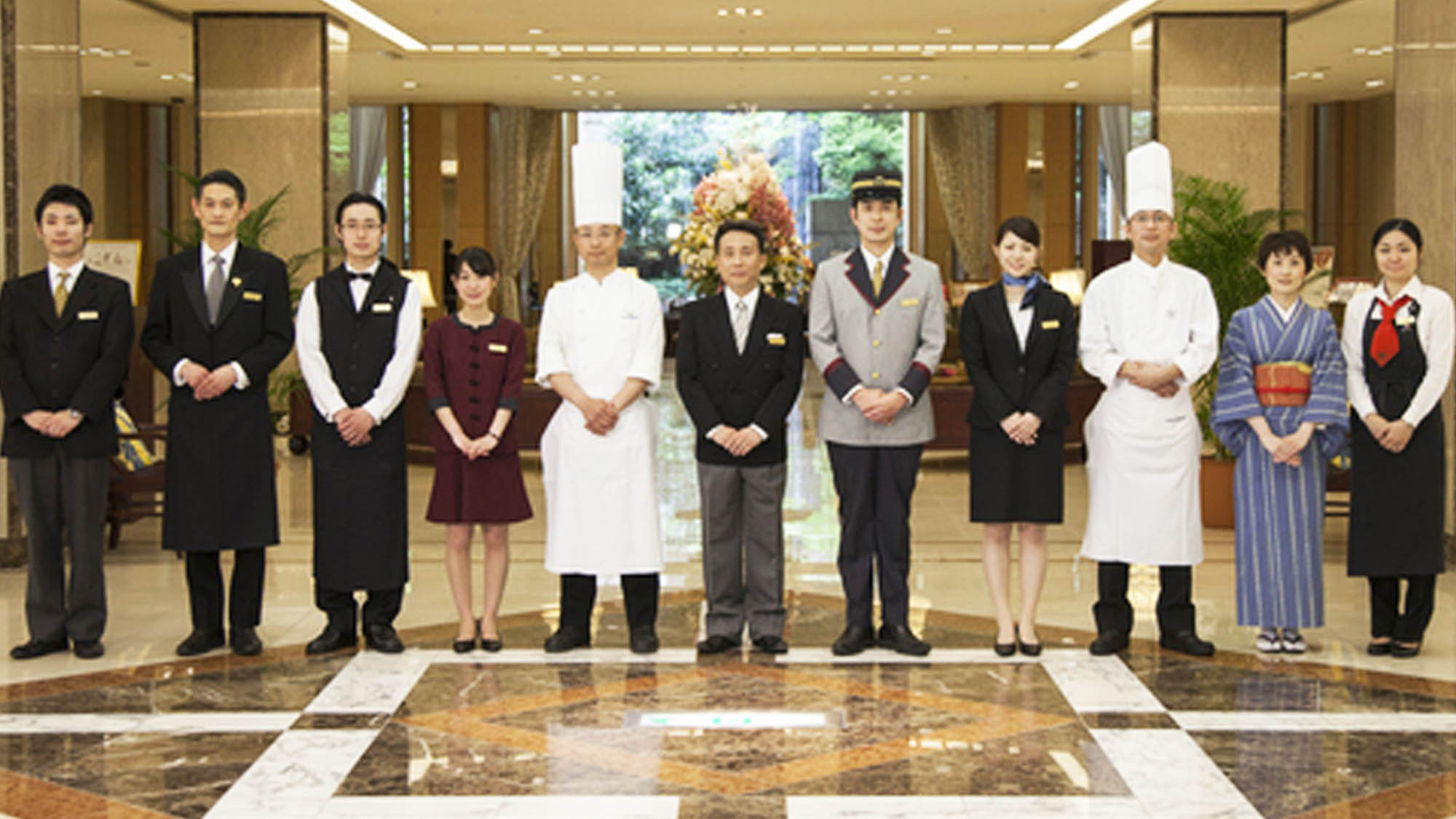 お客様へのご奉仕に誇りを持ったスタッフ全員でおもてなしいたします。