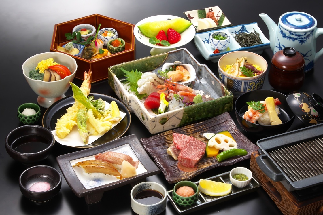 【夕食１７：３０】【2食付き】旬の恵みを楽しむ♪料理長特選会席プラン