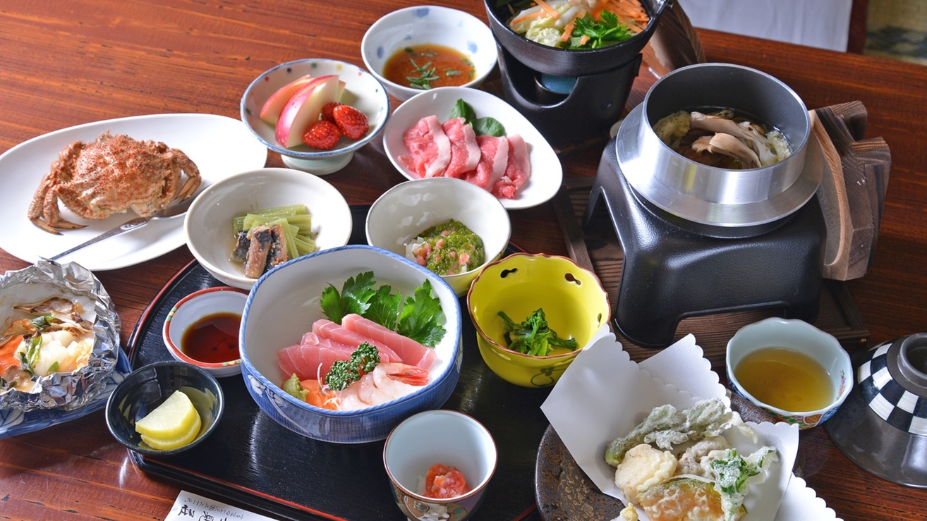 源泉かけ流し温泉×手作りの郷土料理を堪能！