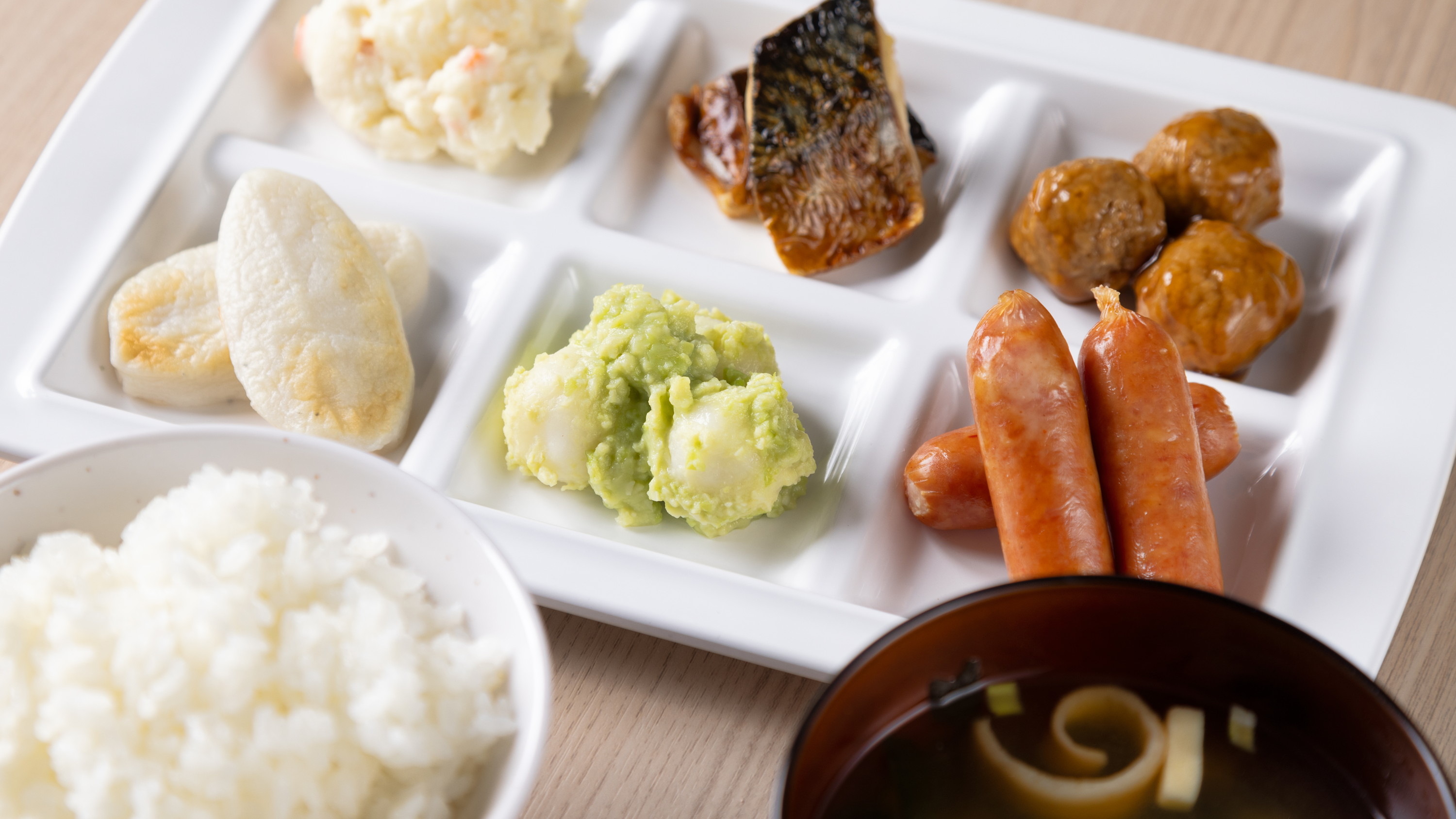 朝食盛付けイメージ