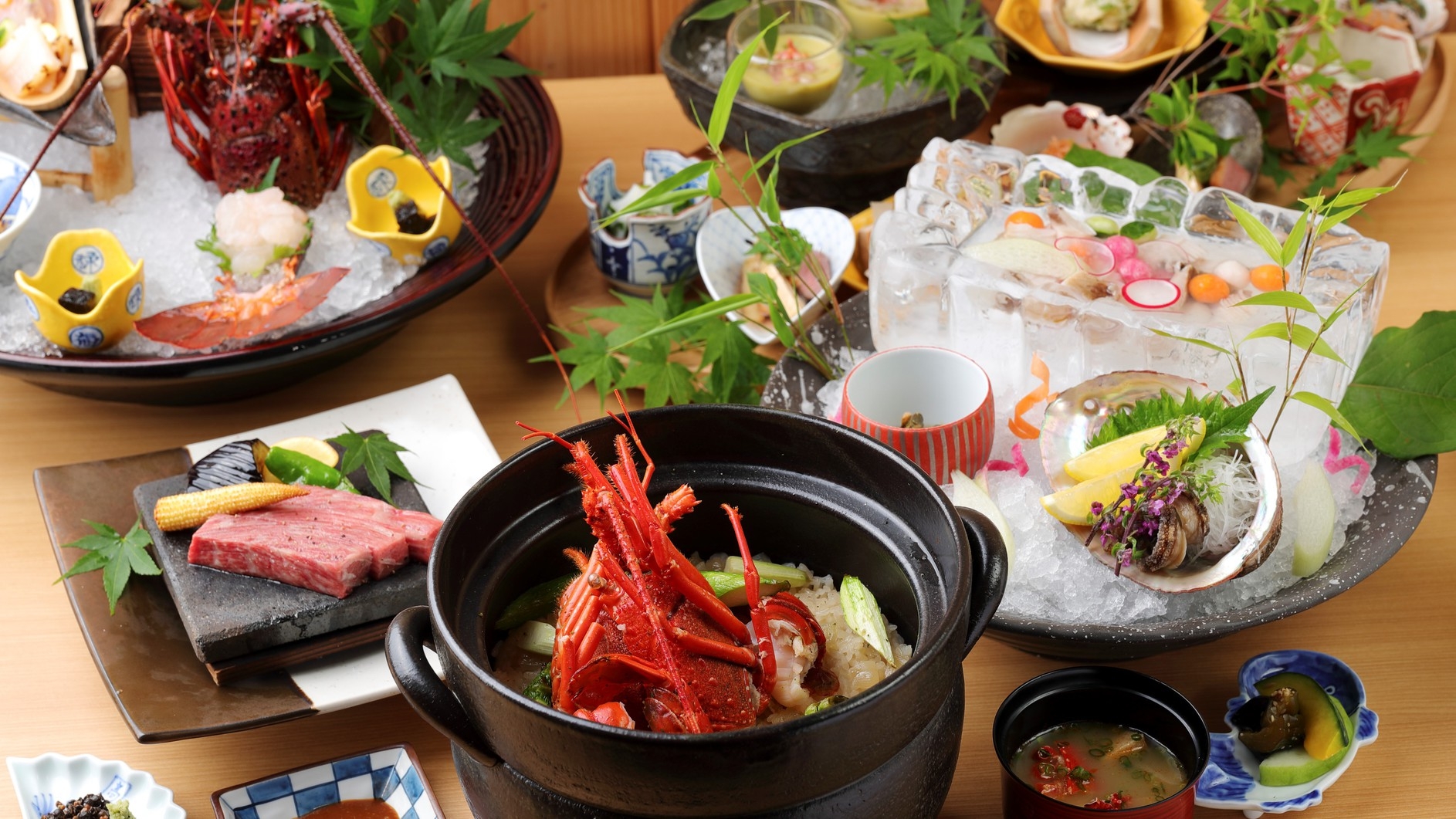 【美食の宝庫　伊勢からの贈り物】鮑・松阪牛・伊勢海老付◆料理長のこだわり特選月替わり会席プラン 