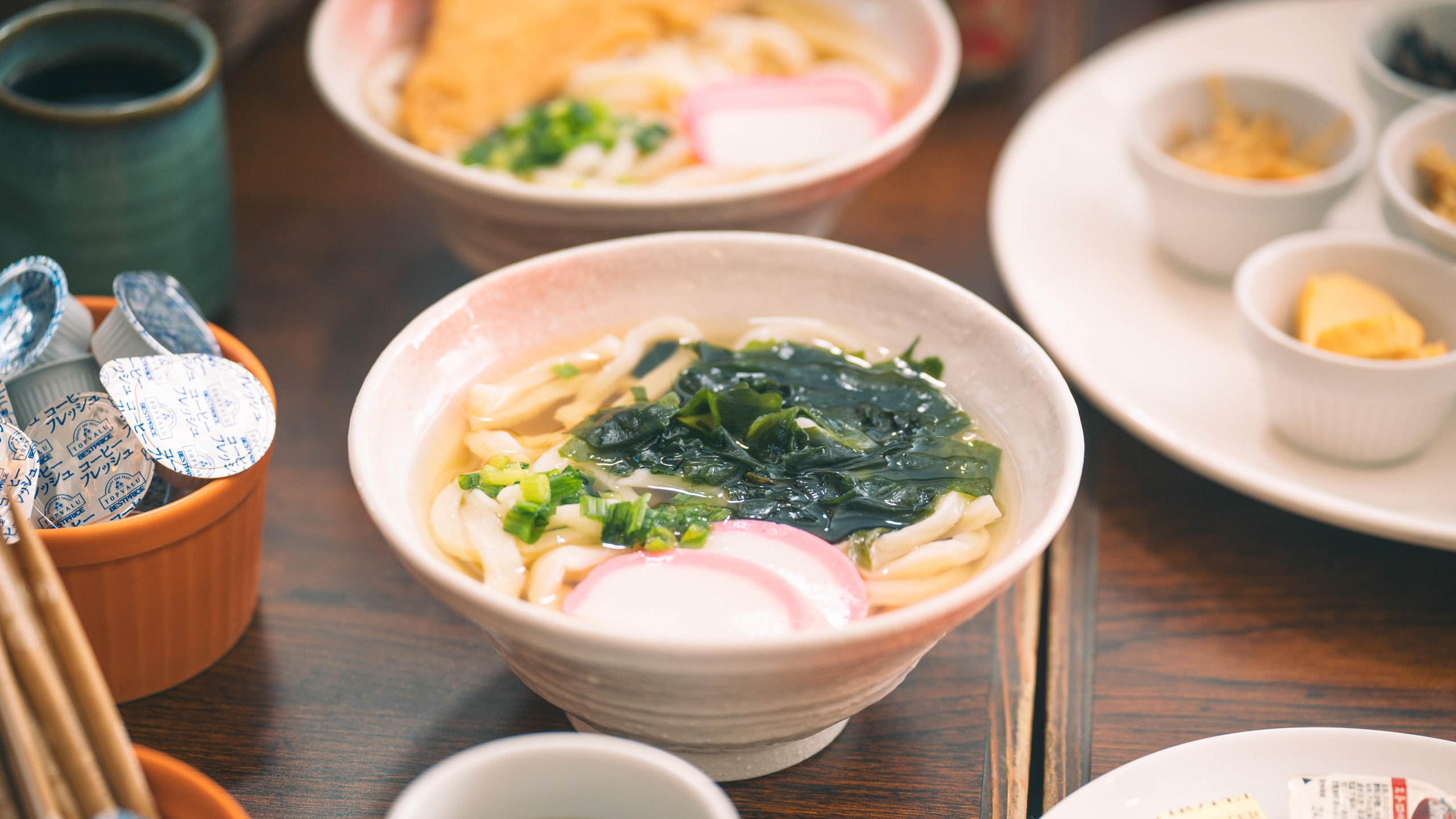 毎朝打ちたてのコシのあるうどんが自慢！4種類からお選びいただける食べ放題です。