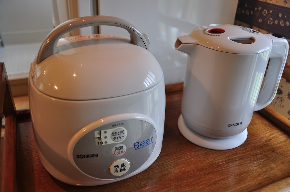 炊飯器、電気ポットはもちろん、まな板・フライパンなども使いやすいものをご用意しています。