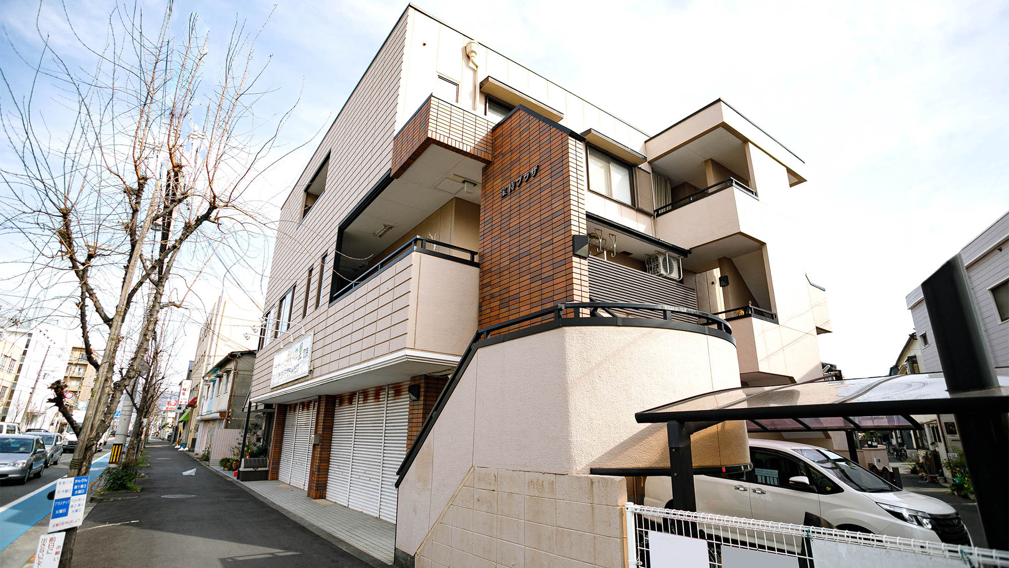 ・外観 / 階段を上がって二階正面の部屋にある受付でお待ちしています
