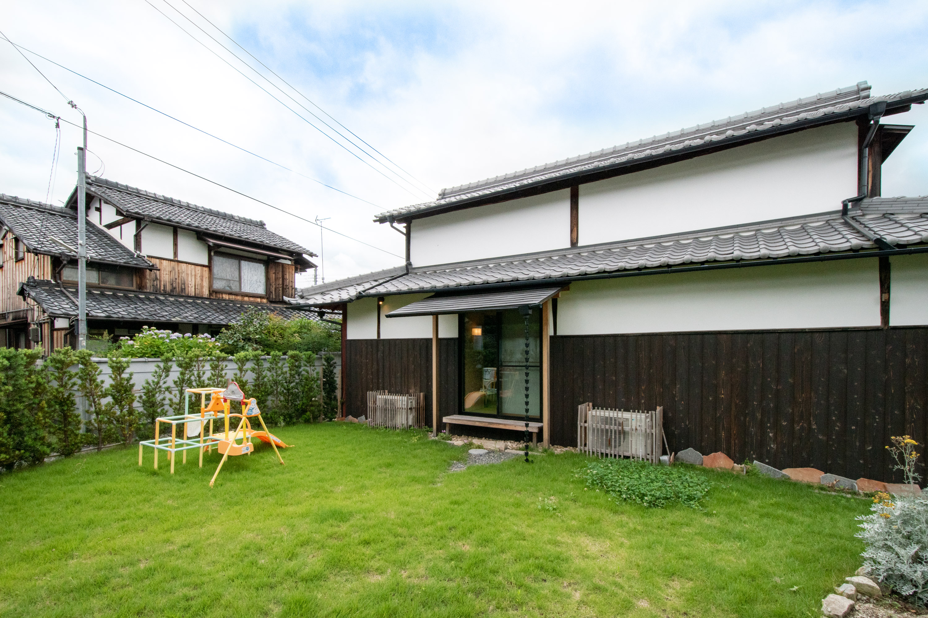 芝庭付きの貸切別荘です。