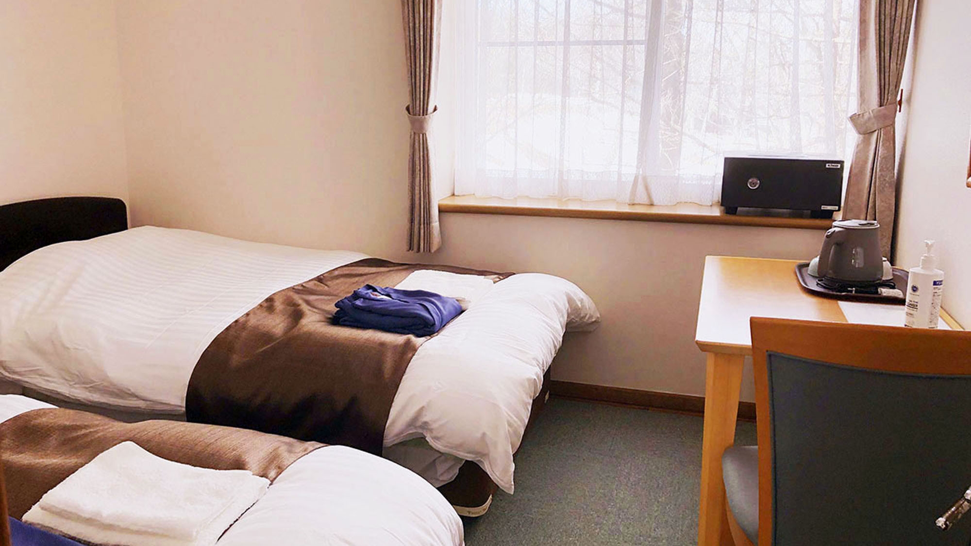 温泉＆素泊り【コスパ旅！】デスク付のお部屋で快適。一人旅やビジネスにおすすめ