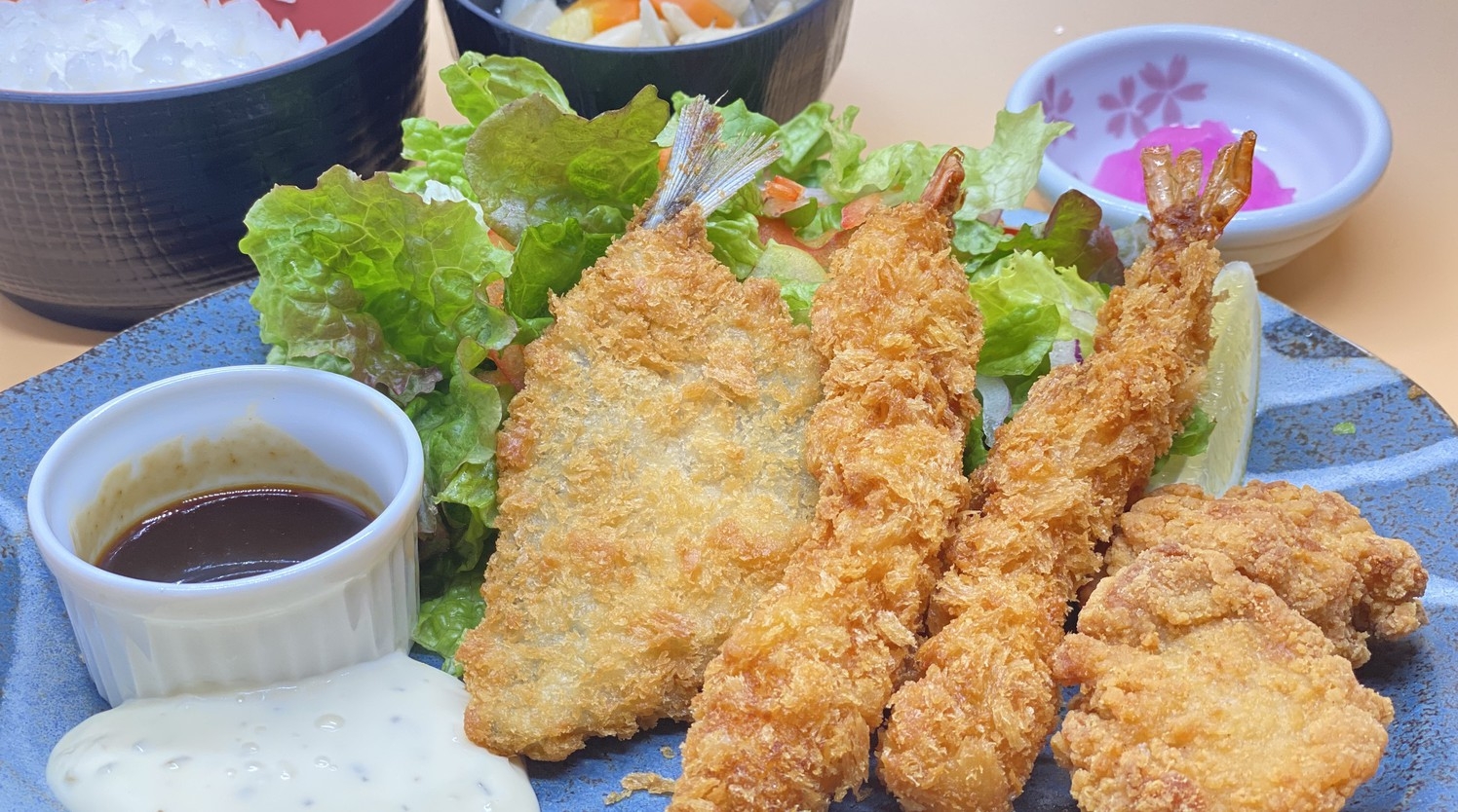 【平日限定】〜１泊２食付き！〜　◆朝食バイキング無料＆夕食付◆