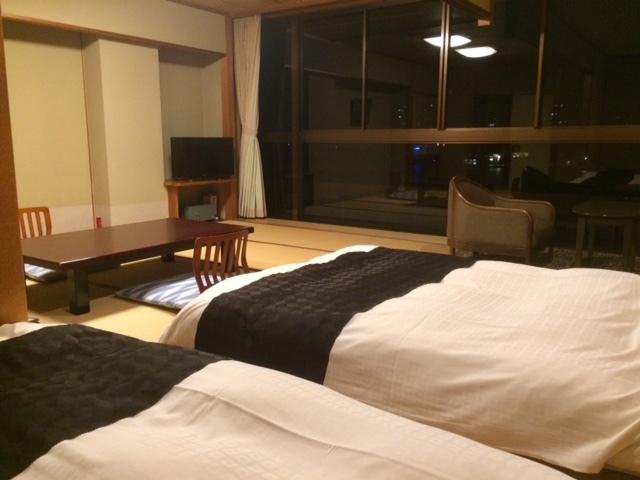 【夕食はゆったりとお部屋食】リピーター様にも好評の飛騨牛陶板焼がメインの旬の素材のご夕食 ♪