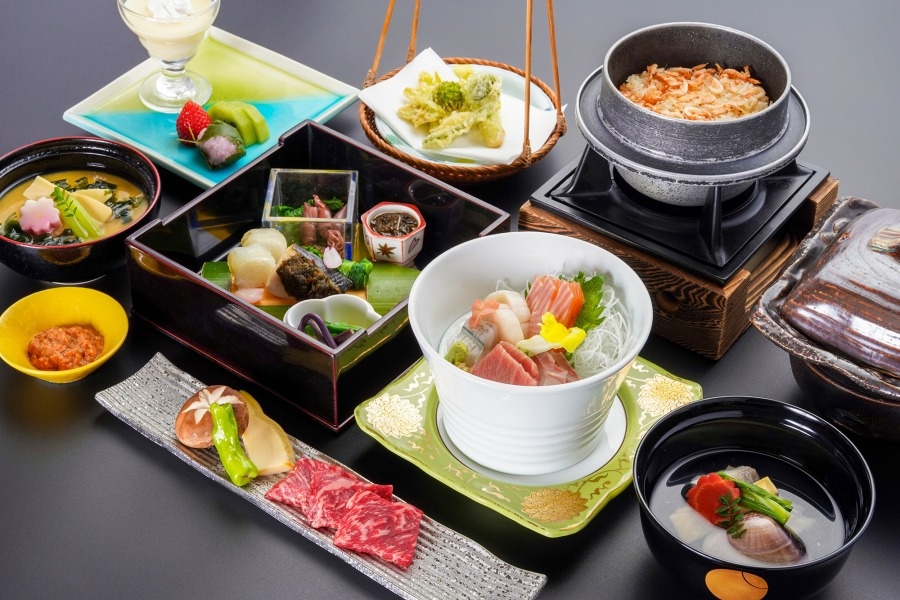 甘くとろけるブランド黒毛和牛「上州牛」を堪能◆四季折々の創作料理を料亭個室で味わう本格会席